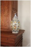 dekorativni-vaza-s-vikem-rucne-malovana-znacena