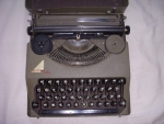Predám starožitný písací stroj