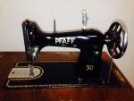 Predám funkčný starožitný šijací stroj zn. PFAFF