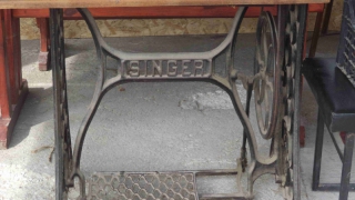 Starožitný funkčný šijací stroj