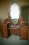 Starožitný toaletný stolík so zrkadlom