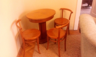 Stoličky so stolom