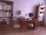 Starožitné stoličky+knižnice+písací stôl