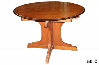 Starožitný stôl.