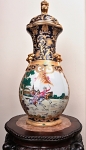 Ručně malovaná čínská váza s poklopem. Značená