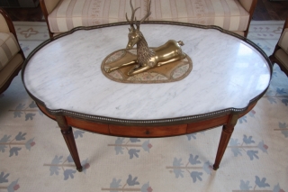 Velký konferenční stolek s mramorem. Rozkládací