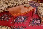 Intarzovaný konferenční stolek. Bronzové ozdoby