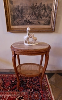 Oválný stolek s mramorovou deskou. 19. století