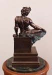 Řecký bůh - Bronzová socha na podstavci