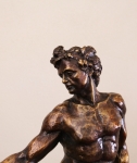 Řecký bůh - Bronzová socha na podstavci