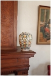 Dekorativní váza s víkem. Ručně malovaná. Značená