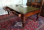 Velký anglický psací stůl. Oboustranný. 19. století