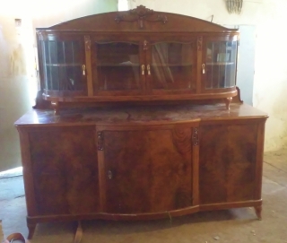 starožitný nábytok