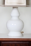 Porcelánová lampička s látkovým stínidlem