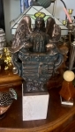 Bronzová socha od Arpáda Račka- erb Košíc
