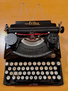 Predám Starožitný písací stroj ERIKA Naumann