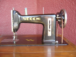 Predám zachovalý šijací stroj NECCHI