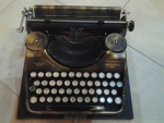 Predám starožitný kufríkový písací stroj CONTINENTAL 340