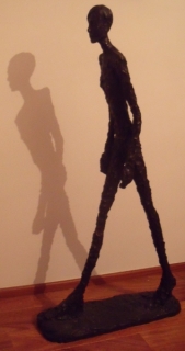 Predám bronzovú sochu Alberto Giacometti - Kráčajúci muž ( Walking man)
